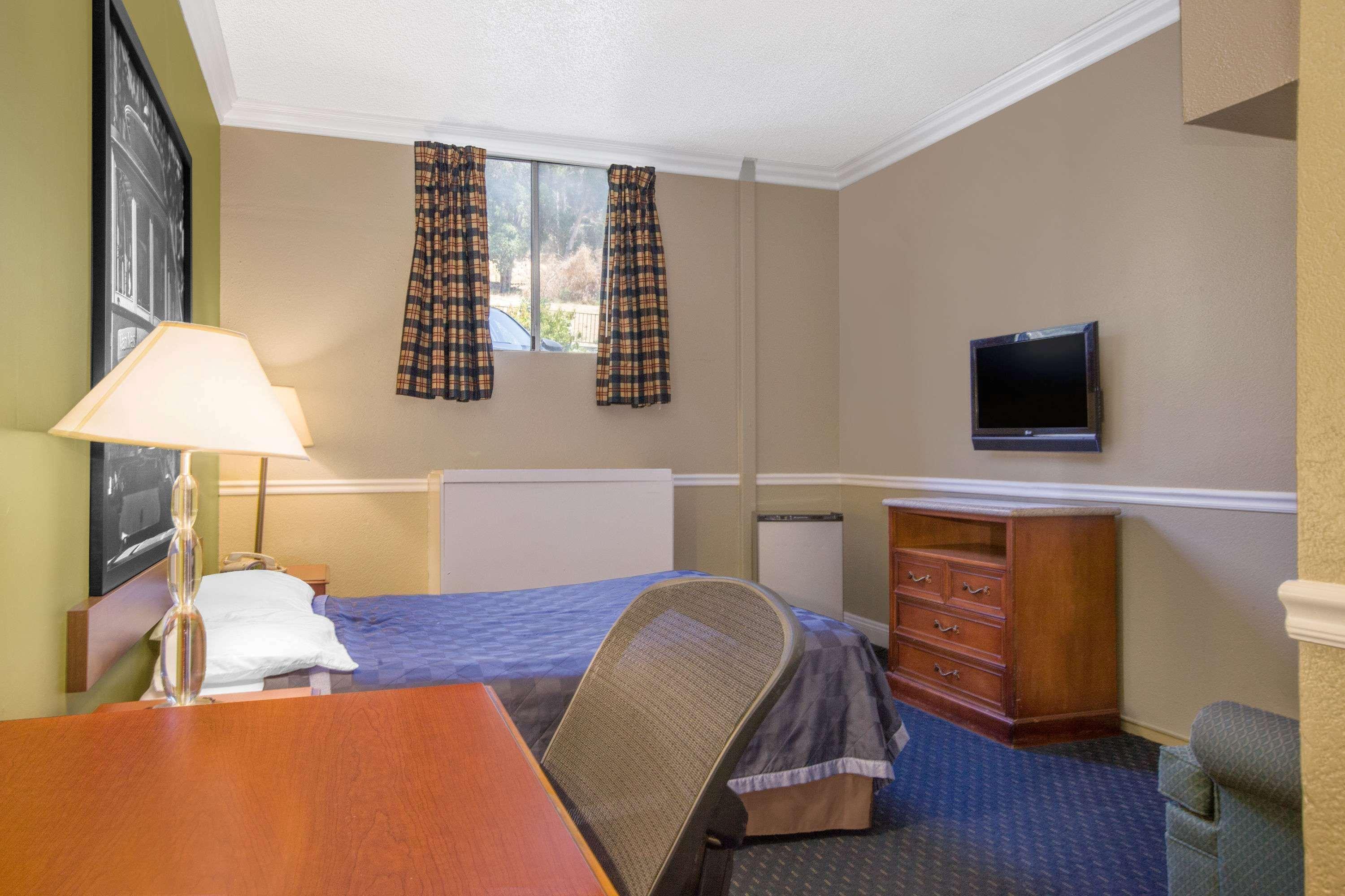 Super 8 By Wyndham Hayward Downtown Motel Castro Valley Exterior photo