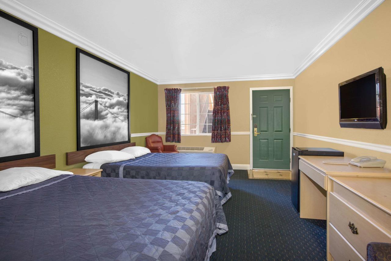 Super 8 By Wyndham Hayward Downtown Motel Castro Valley Exterior photo