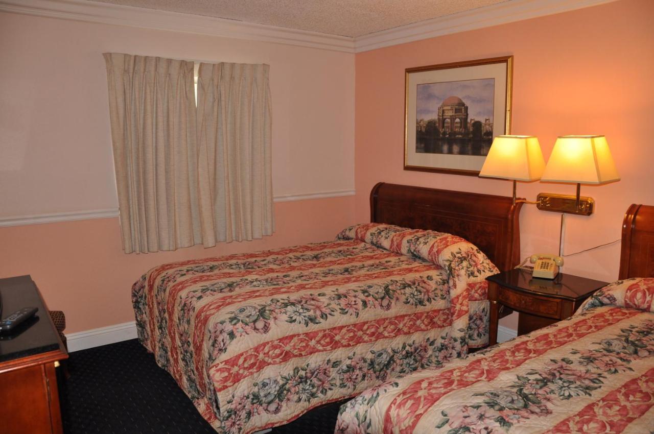 Super 8 By Wyndham Hayward Downtown Motel Castro Valley Room photo